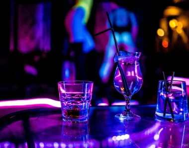 стриптиз-клуб zависть lounge bar на владимирском проспекте фото 2 - ruclubs.ru